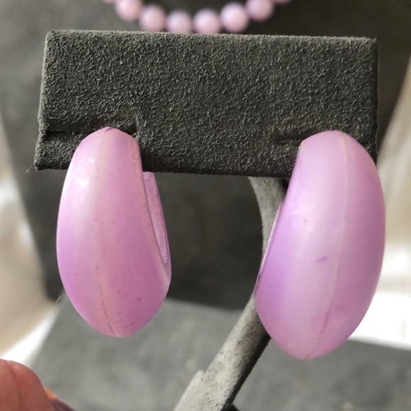 ☘️Vintage- Lucite Lavender neck and earrings - Picture 3 of 4